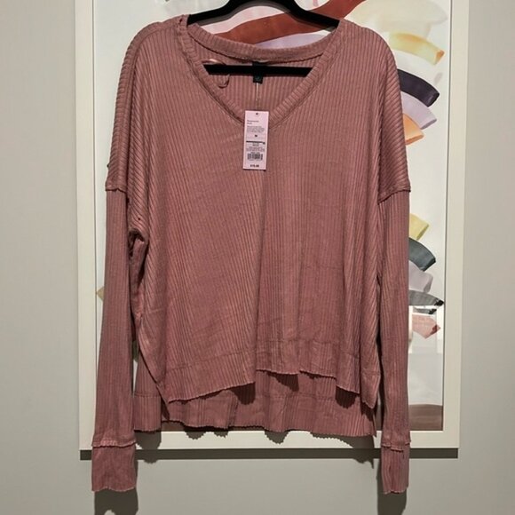 NWT Oversized Ribbed V-Neck Cuff Sleeve Tee! Pink. Side slits. Valentine - Picture 3 of 7